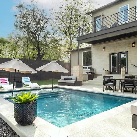Newly Built Poolside Home W Balcony Bbq